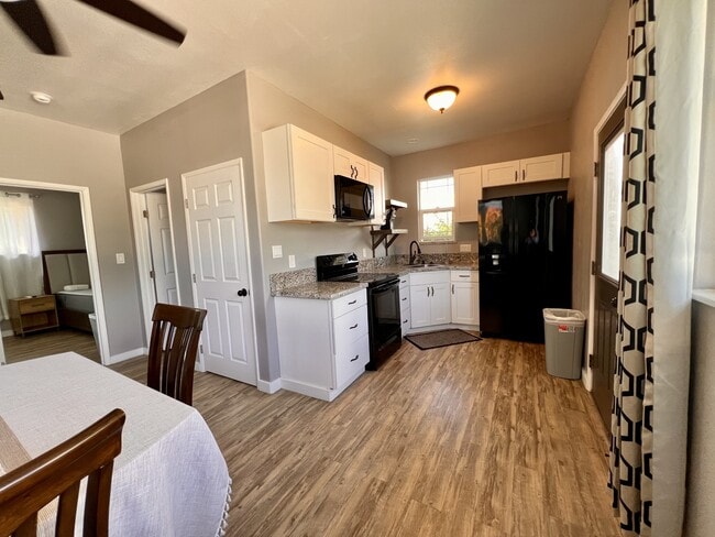 Building Photo - 103 Moolu