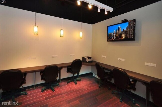Building Photo - 1000 N LaSalle Dr