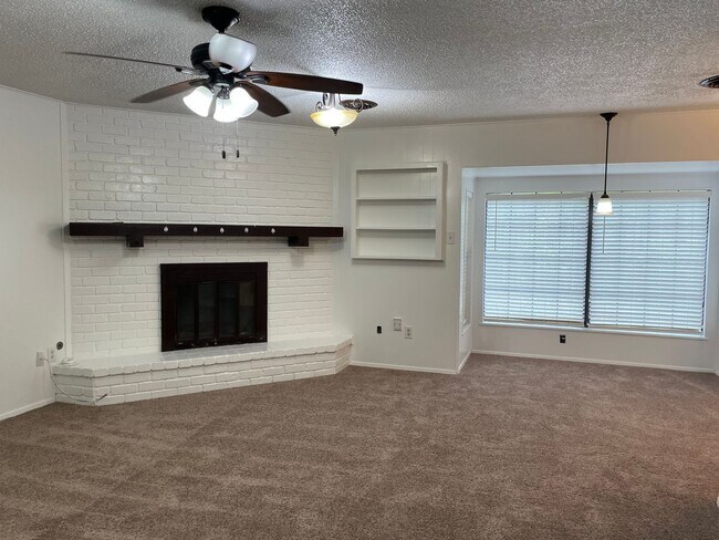 Foto del edificio - Application Received | Single-Story 3 Bed, 2 Bath | Prime Waco Location | Cul-de-Sac Lot with Gar...