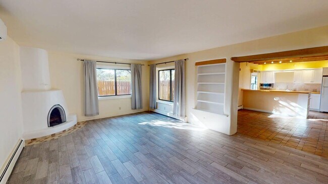 Foto del edificio - 948 Los Lovatos Rd