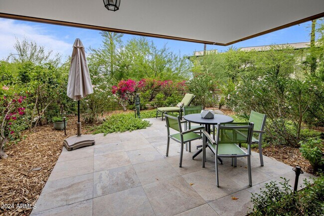 Foto del edificio - 7121 E Rancho Vista Dr