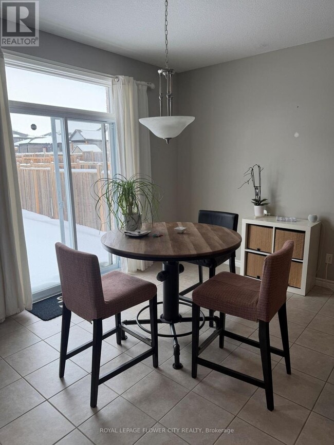 Building Photo - 406 Sophia Cres