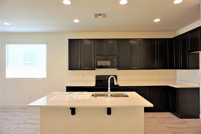 Building Photo - 3218 W Donner Dr