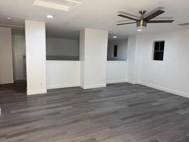 Foto del edificio - 42502 W Somerset Dr