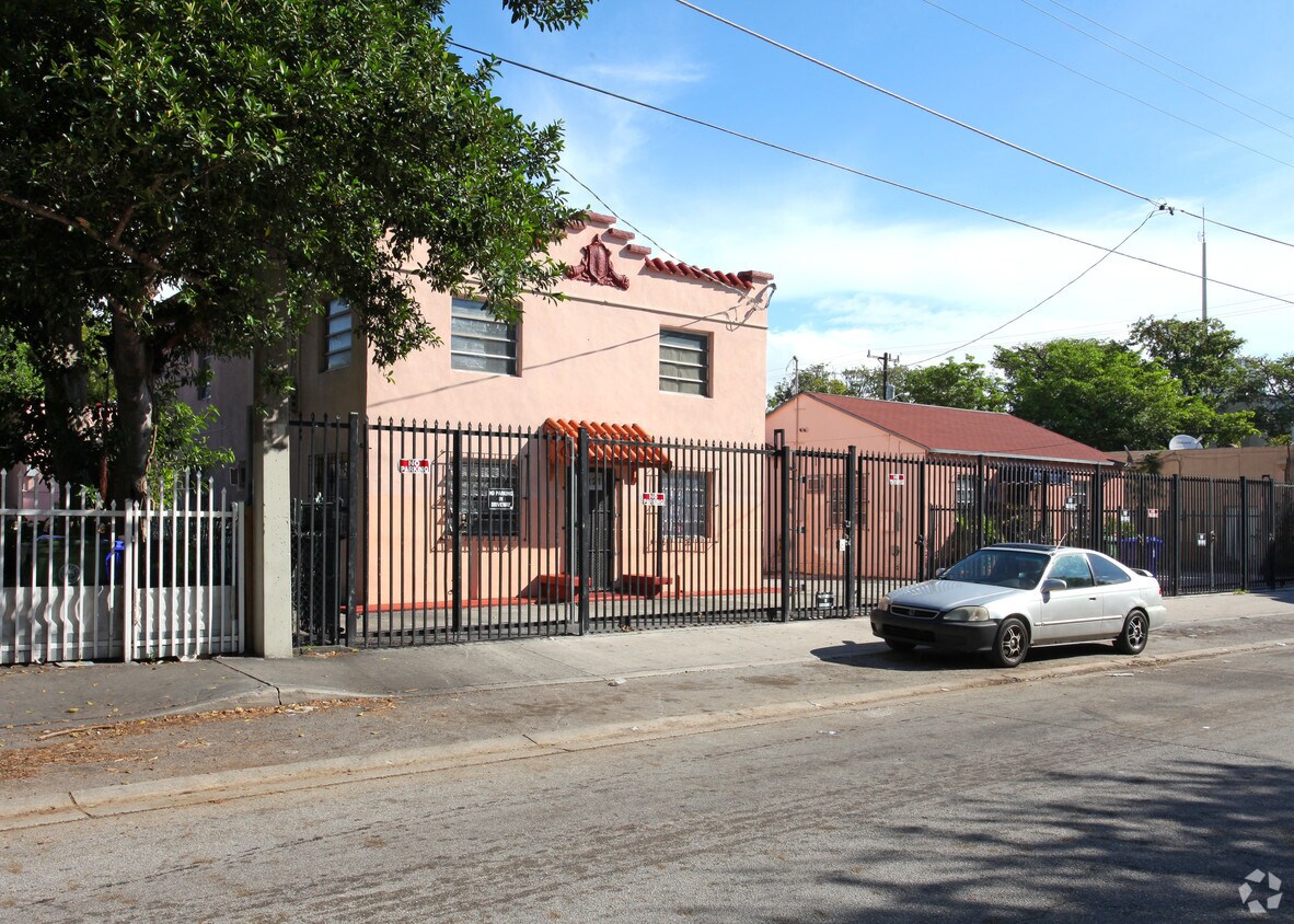 Building Photo - 221 NW 30th St
