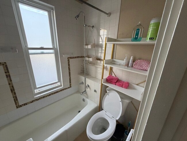 Building Photo - 16 Nichols St