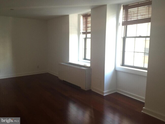 Foto del edificio - 219-29 S 18th St