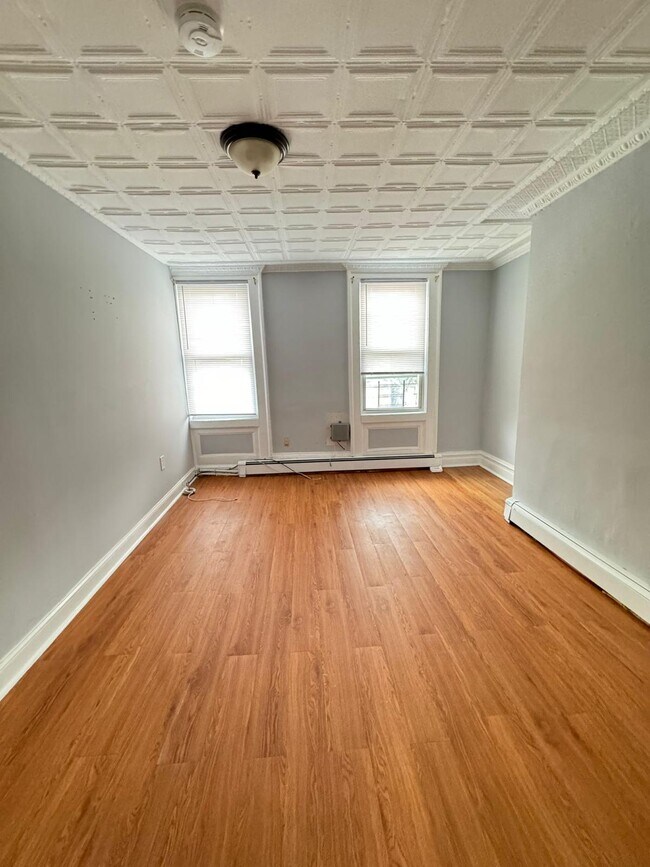 Foto del edificio - 93 Spruce Ln