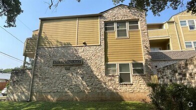 Building Photo - 808 W 29th St
