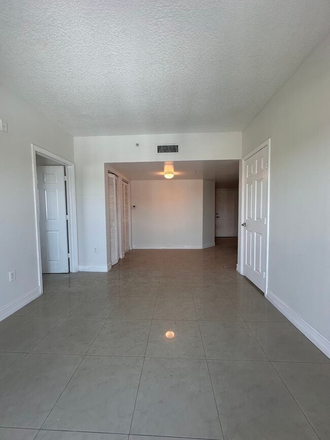 Interior Photo - Vista del Rio Apartments
