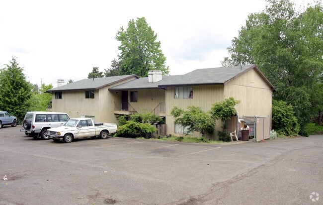 Building Photo - Maple Court Apartments