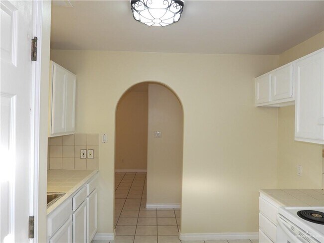 Building Photo - 3277 Los Arcos Cir