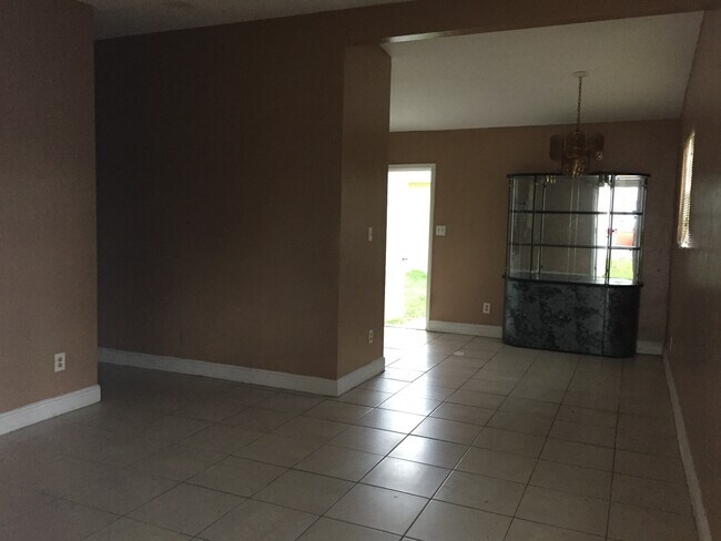 Foto del edificio - 3025 NW 8th Rd
