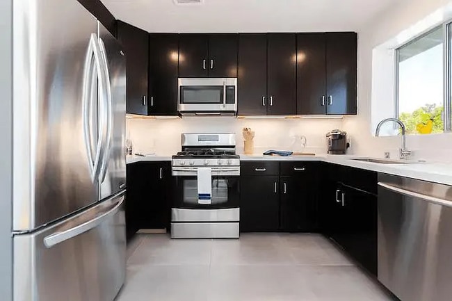Building Photo - 695 S Vista Oro