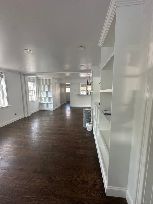 Building Photo - 8 Barnum Ct