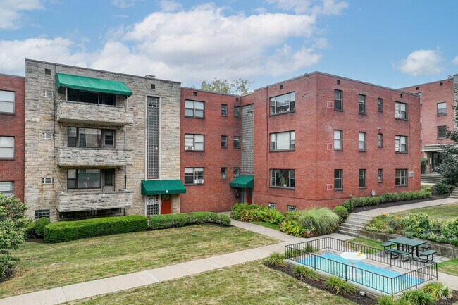 6236 5ta Avenida - Royal Garden Apartments
