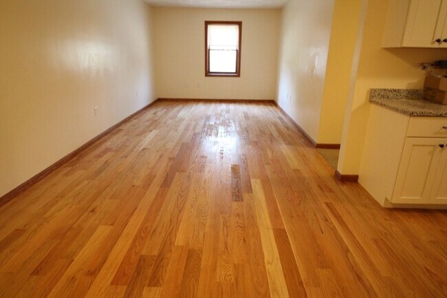 Foto del edificio - 132 Tyngsboro Rd