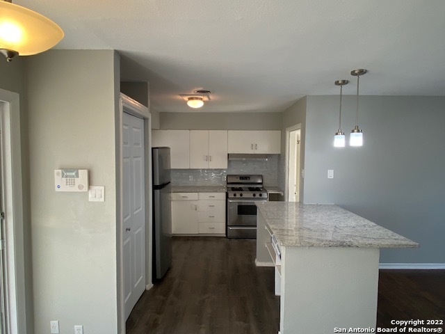 Building Photo - 402 Rexford Dr