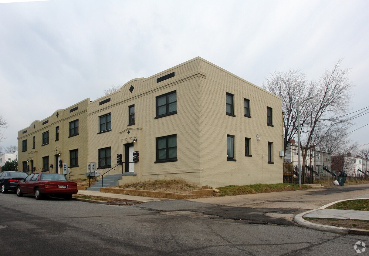 Foto del edificio - 1306 Childress St NE