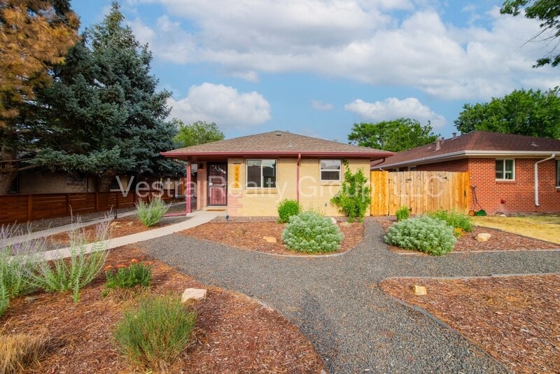 Foto principal - 3680 Grape St