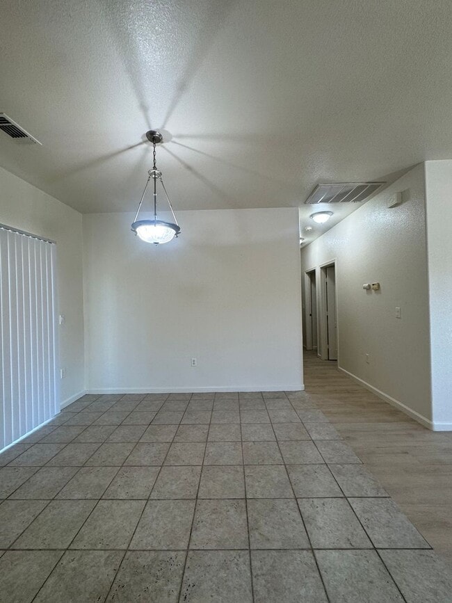 Building Photo - Charming 4-bedroom, 2-bath home in a conve...