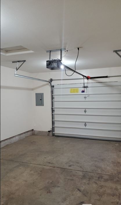 Building Photo - 315 E Dodge St