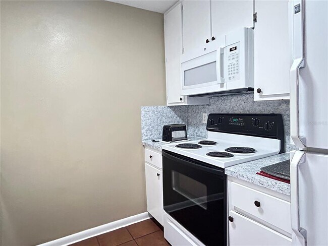 Building Photo - 900 Ave Z SE