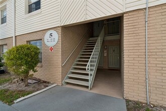 Building Photo - 7210 N Manhattan Ave