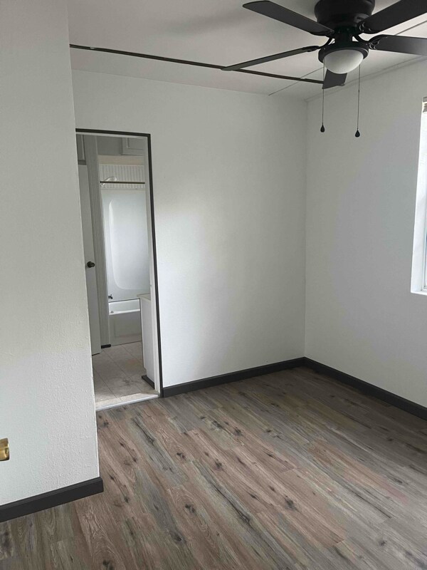 Building Photo - 15197 Oak Ln