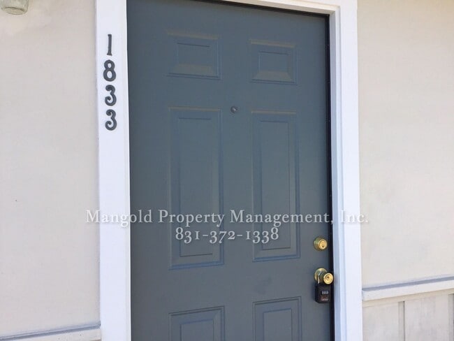 Foto del edificio - Two Bedroom One Bath House with Garage and Back Yard in Seaside