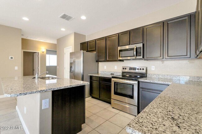 Foto del edificio - 23770 W Ripple Rd