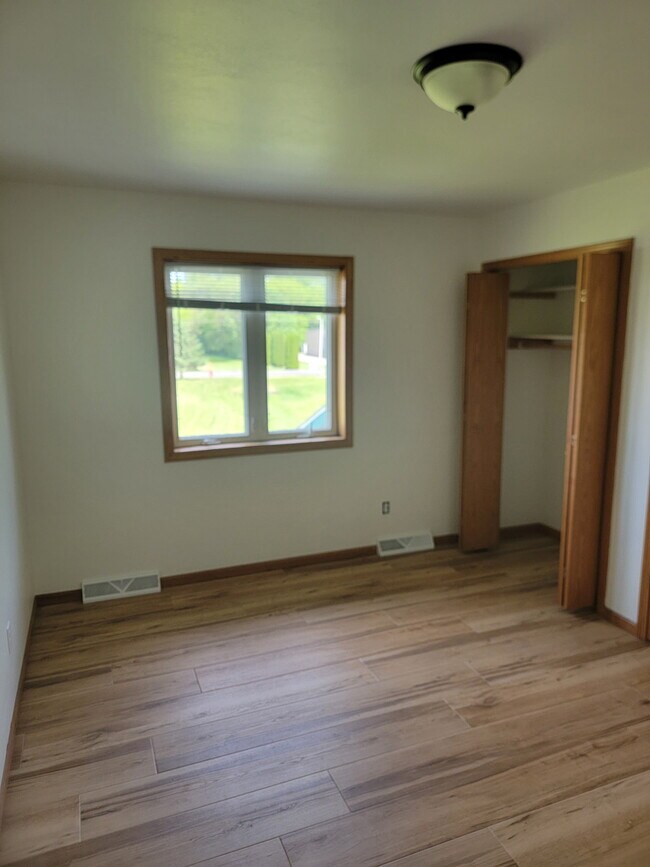 Foto del edificio - 664 S Burr Oak Ave