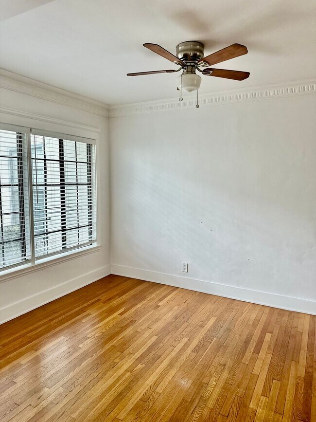 Building Photo - Completely remodel 1 bedroom apartment in ...