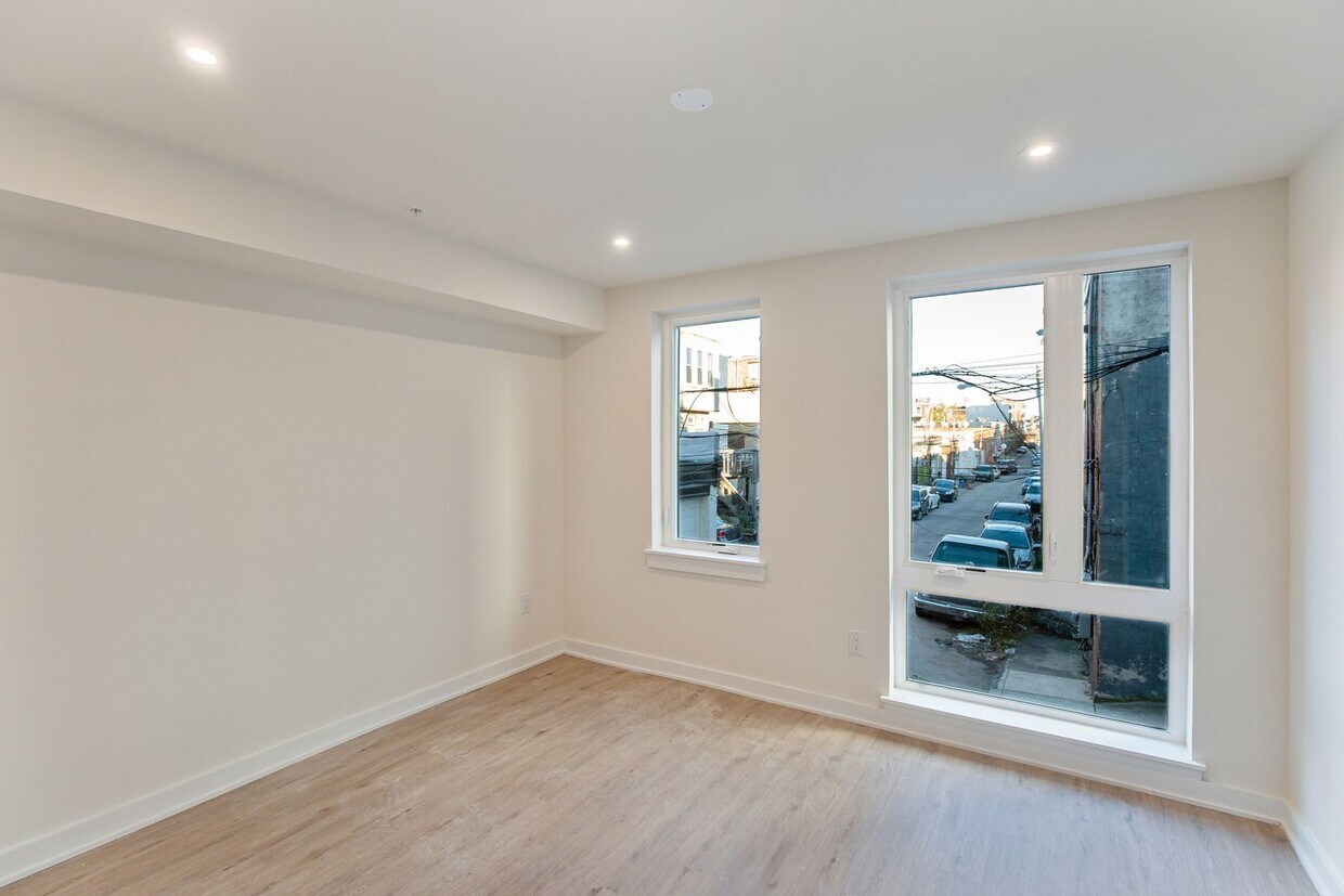 Photo - 933 N 29th St.