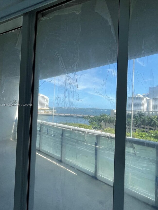 Building Photo - 495 Brickell Ave