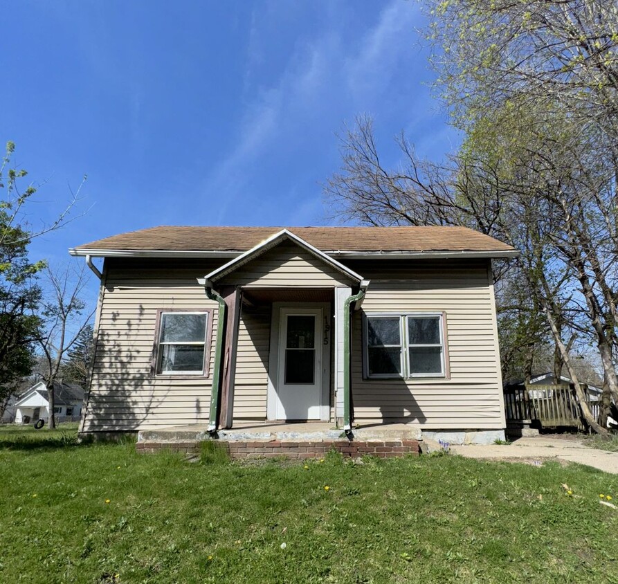 Primary Photo - 3 Bedrooms, 2 Bath Home in South Bend IN