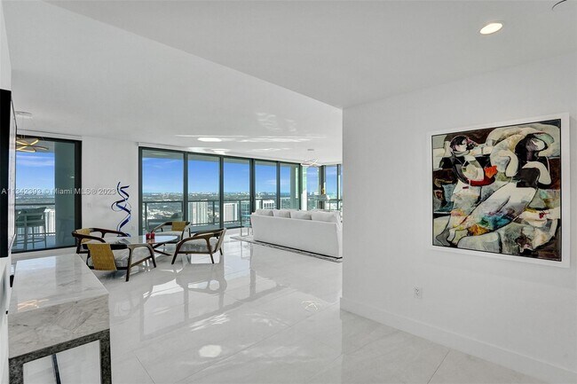 Building Photo - 100 E Las Olas Blvd