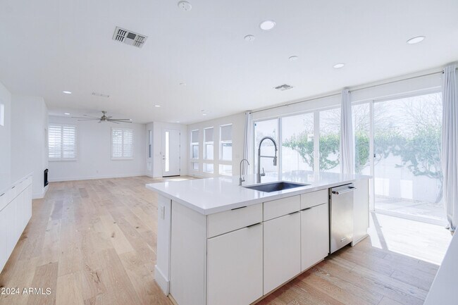 Foto del edificio - 4595 S Emerson St