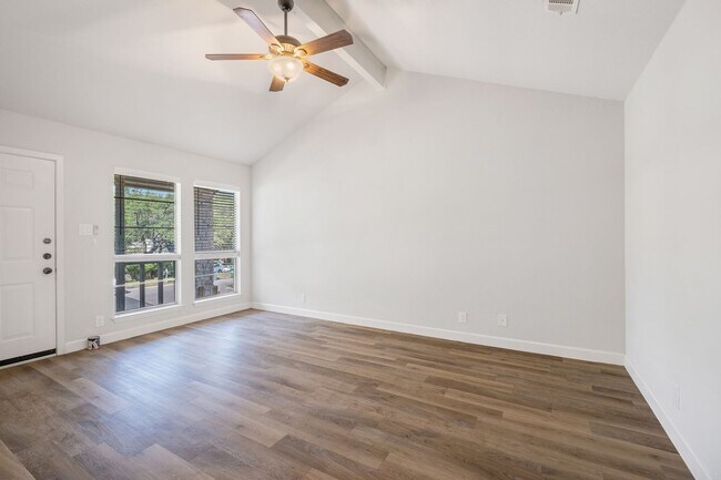 Foto del edificio - Charming 2-Bedroom, 1-Bath Duplex in North...