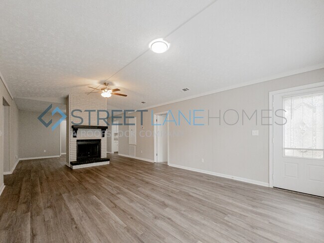 Building Photo - Charming 4 Bedroom in Phenix City!