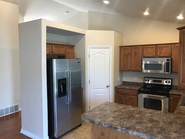 Building Photo - 3 Bed / 2 Bath Single Family Home in Saratoga Springs