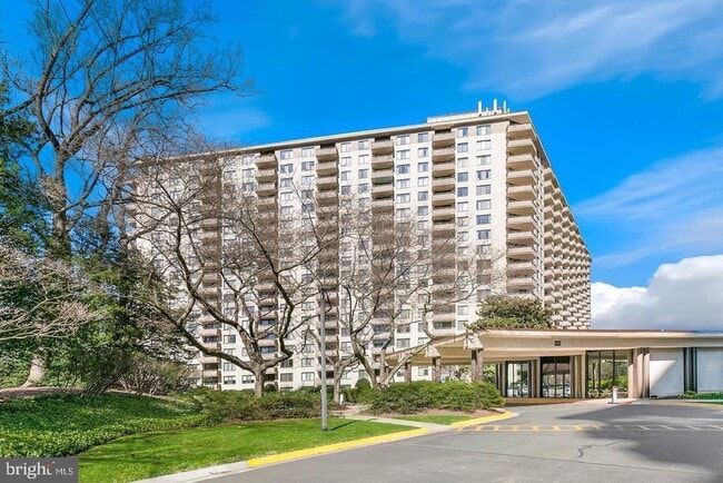 Foto del edificio - 5225 Pooks Hill Rd