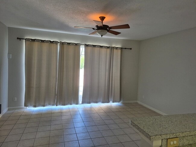 Building Photo - Large 3 bedrooms 3 Baths with a private pool