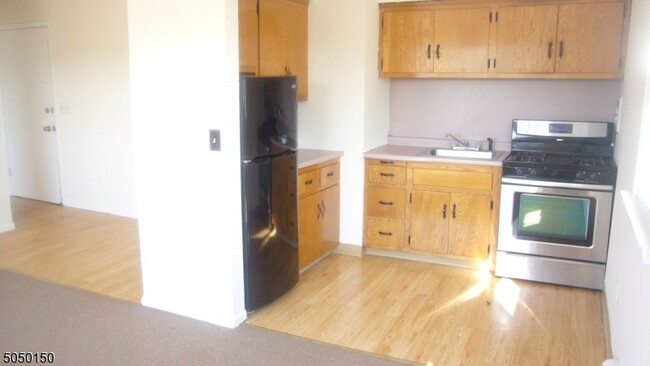 Building Photo - 336 Totowa Rd