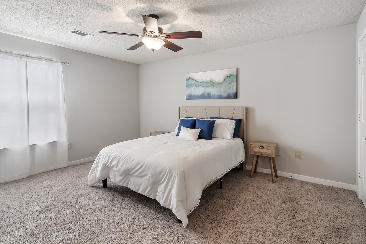 Foto principal - The Pointe Apartment Homes