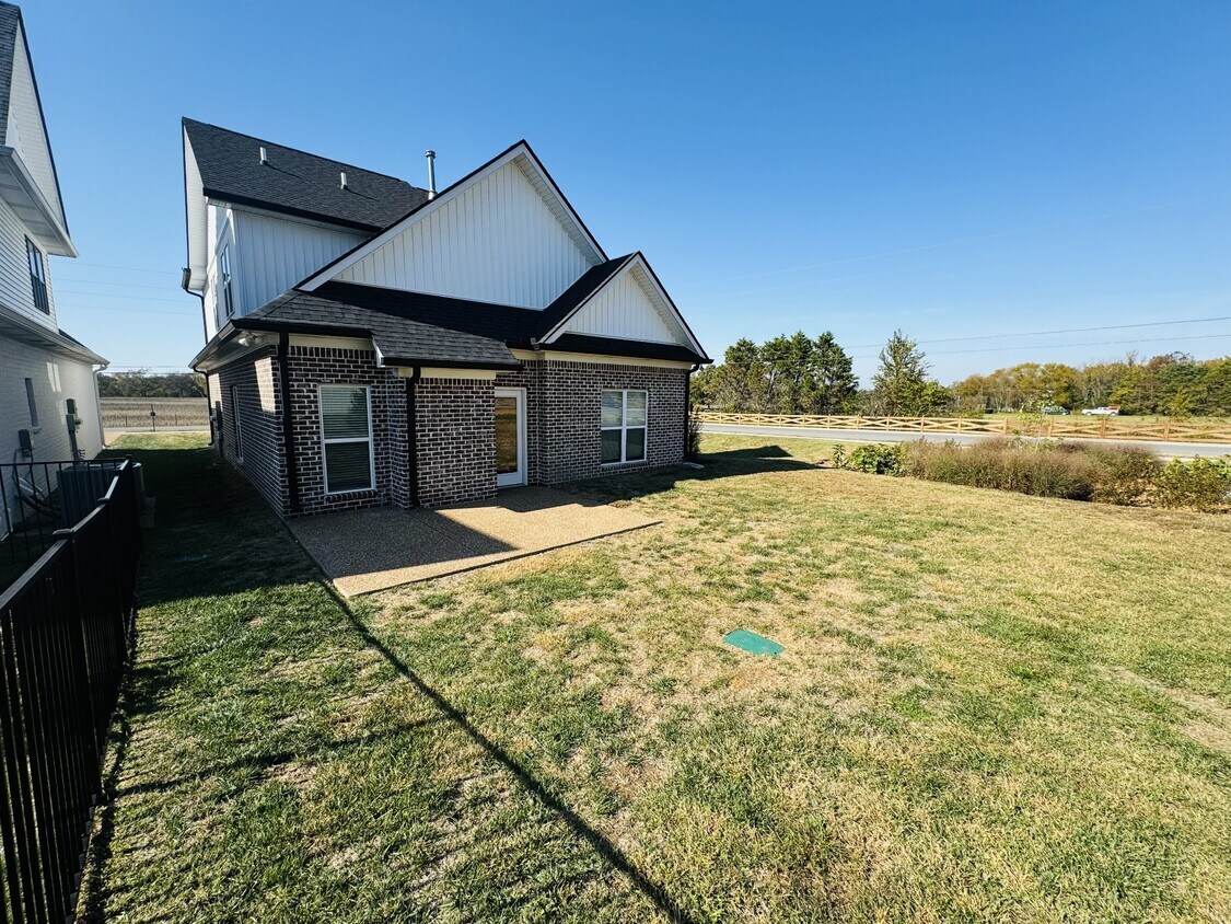 Building Photo - 415 Maple Hill Rd