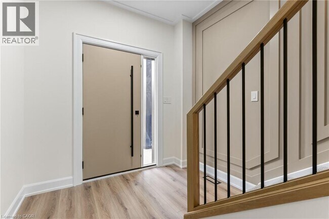 Photo du bâtiment - 42 Wellington St