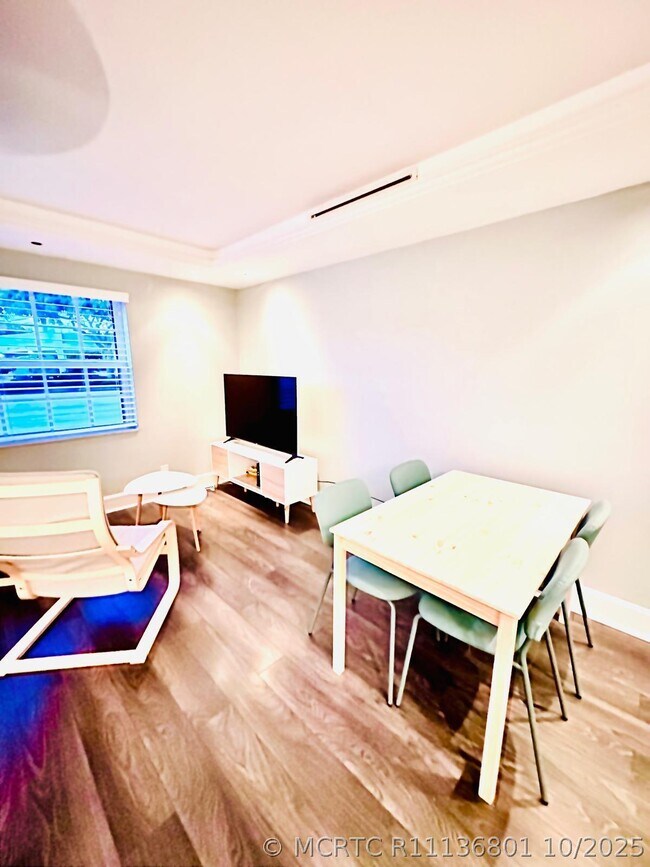 Foto del edificio - 2424 NE 9th St