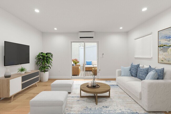 Interior Photo - 925 Isabel St