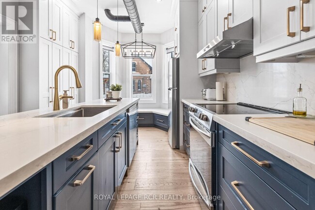 Building Photo - 302 Main St E